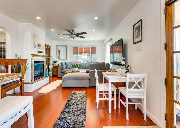 Steps To Ocean: Manhattan Beach Gem W/ Deck!