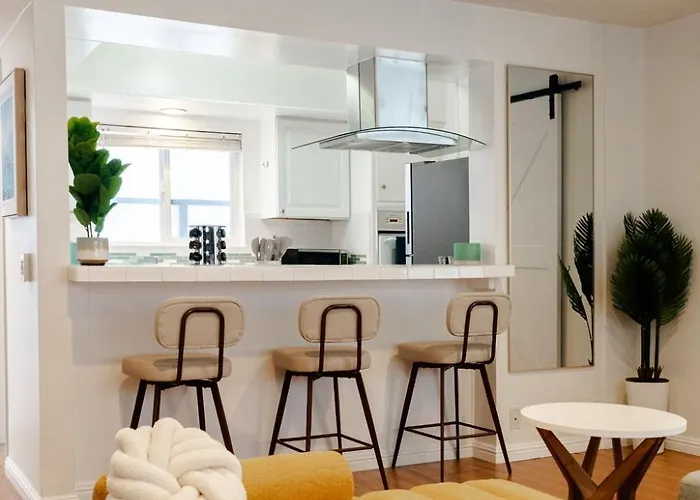 Prime Manhattan Beach 2Br Walk To Beach With Parking