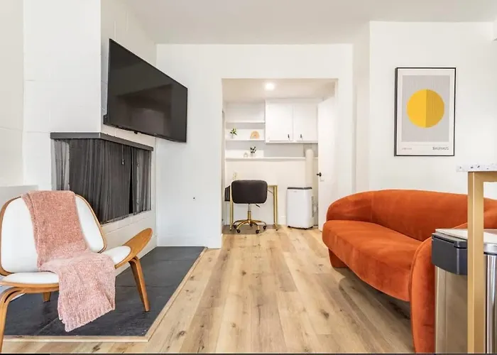 Steps To Beach Manhattan Beach 2 Bedroom Parking